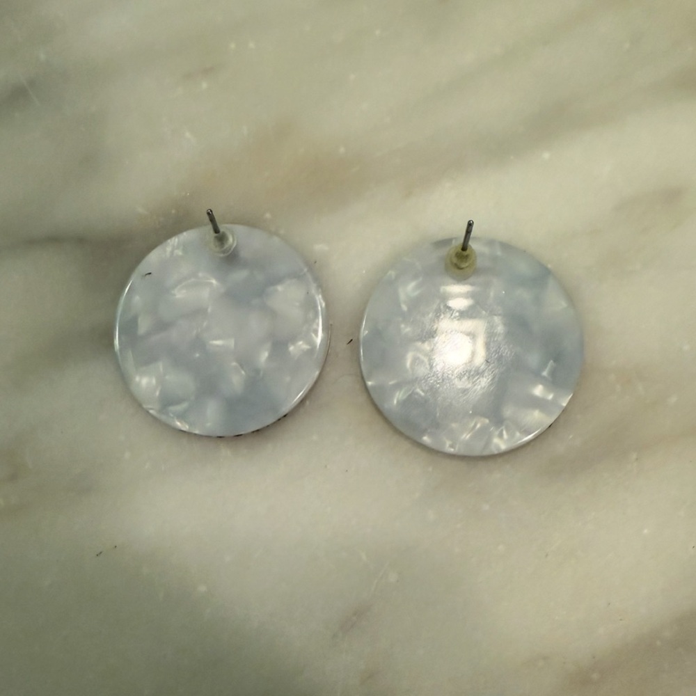 GG Earrings - Picture 2 of 2